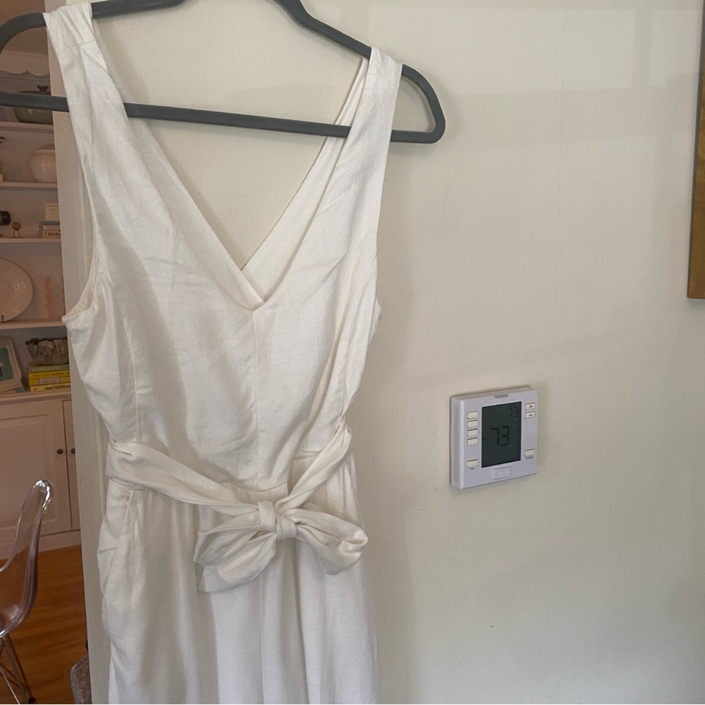 Open-Back Linen Jumpsuit - Picture 2 of 6